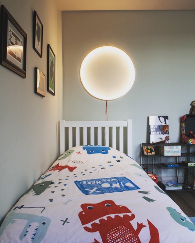 children's bed and light