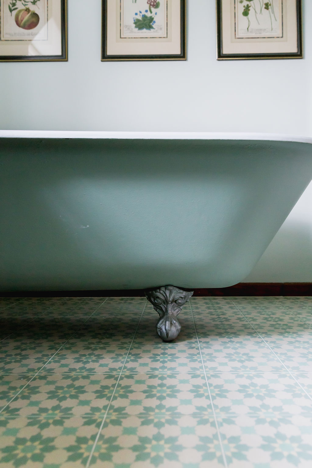 bath tub detail