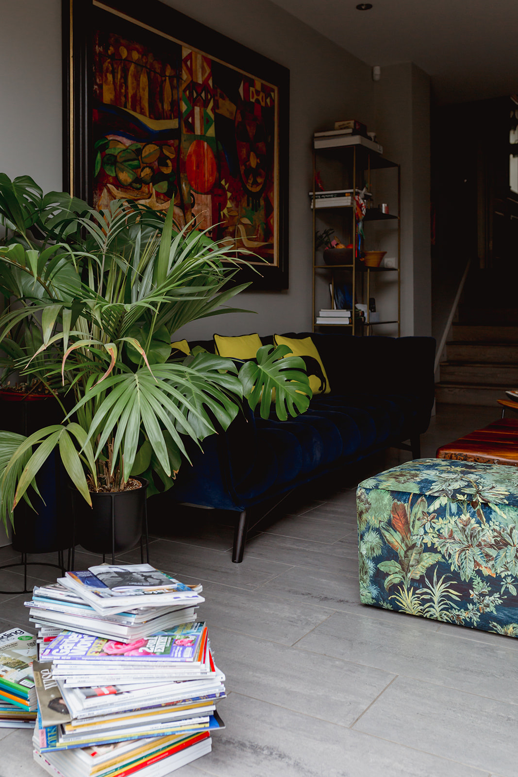 living room with sofa, plants and magazines